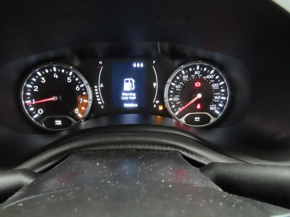 2015-jeep-renegade-14-longitude-big-7