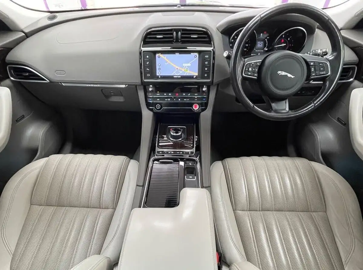 2017-jaguar-f-pace-20-i4d-portfolio-180ps-awd-auto-big-1