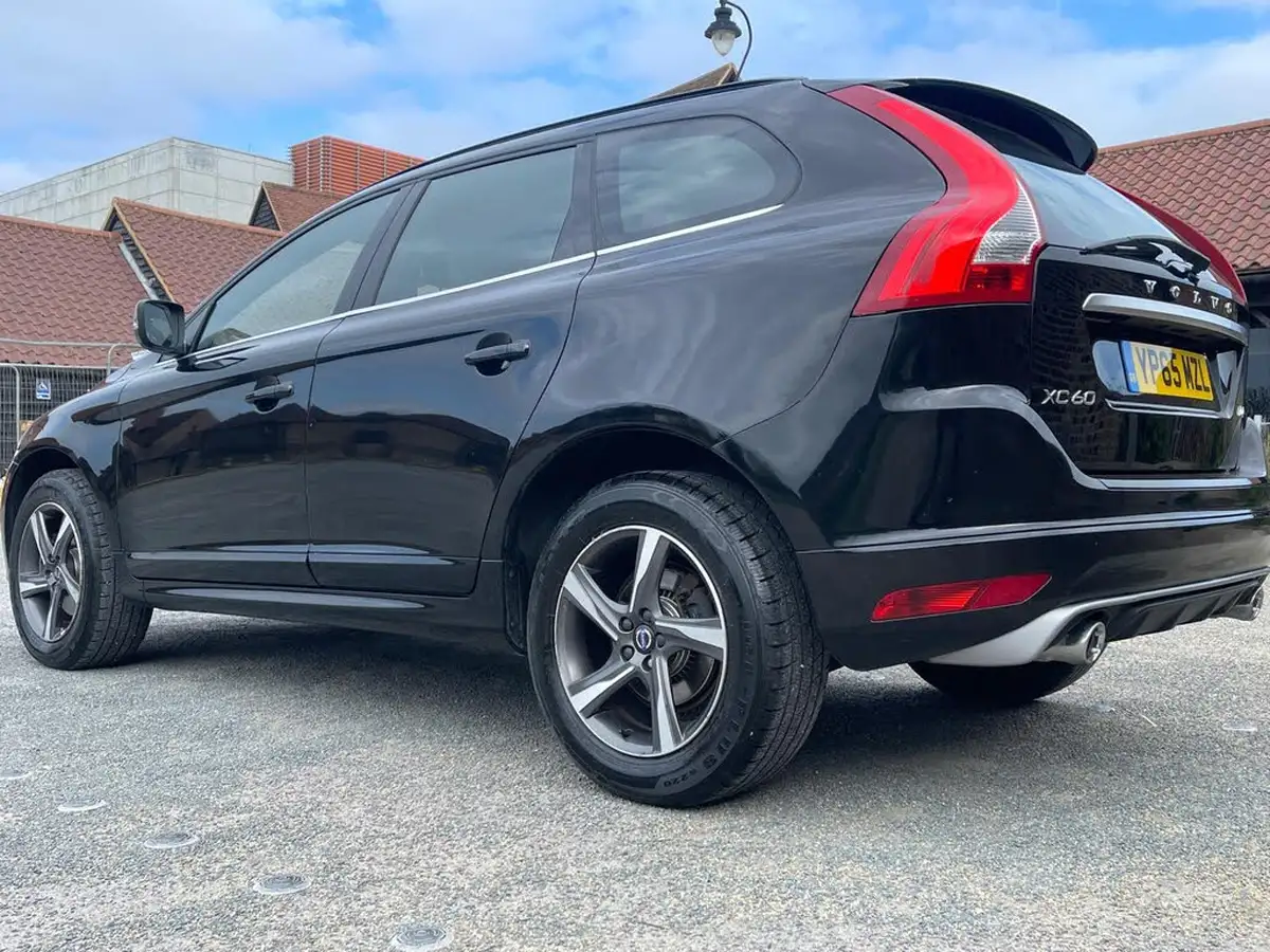 2015-volvo-xc60-20td-d4-r-design-190bhp-nav-big-13