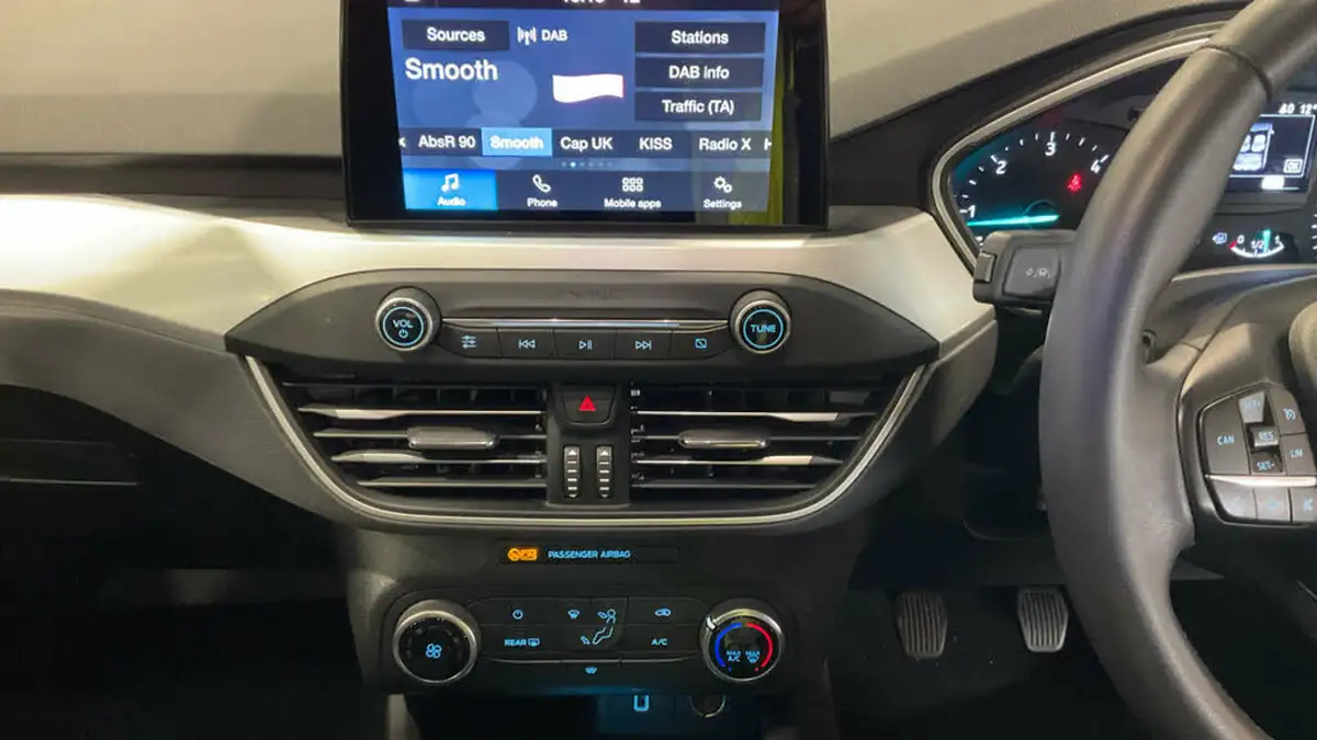 2018-ford-focus-15-zetec-120ps-estate-big-9