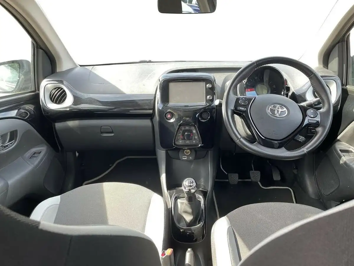 2015-toyota-aygo-10-vvt-i-x-clusiv-5d-big-12
