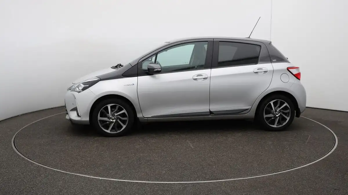 2020-toyota-yaris-15-vvt-i-y20-98bhp-hybrid-1497cc-e-cvt-big-64