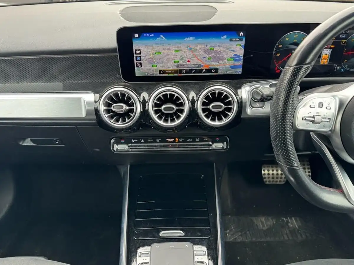 2020-mercedes-benz-glb-class-20d-glb220d-amg-line-premium-5-big-20