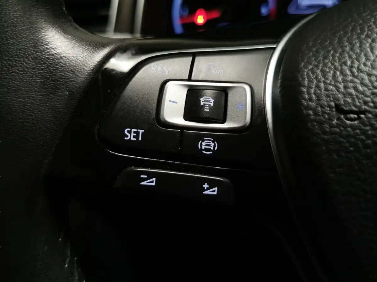 2019-volkswagen-t-roc-16tdi-se-big-26