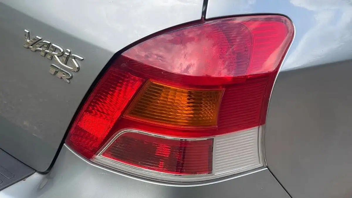 2009-toyota-yaris-133-tr-5d-mmt-big-31