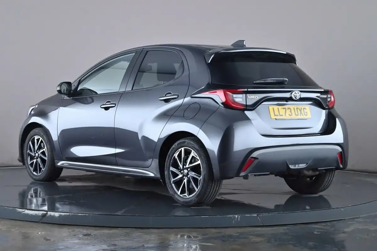 2023-toyota-yaris-15-vvt-i-design-big-3