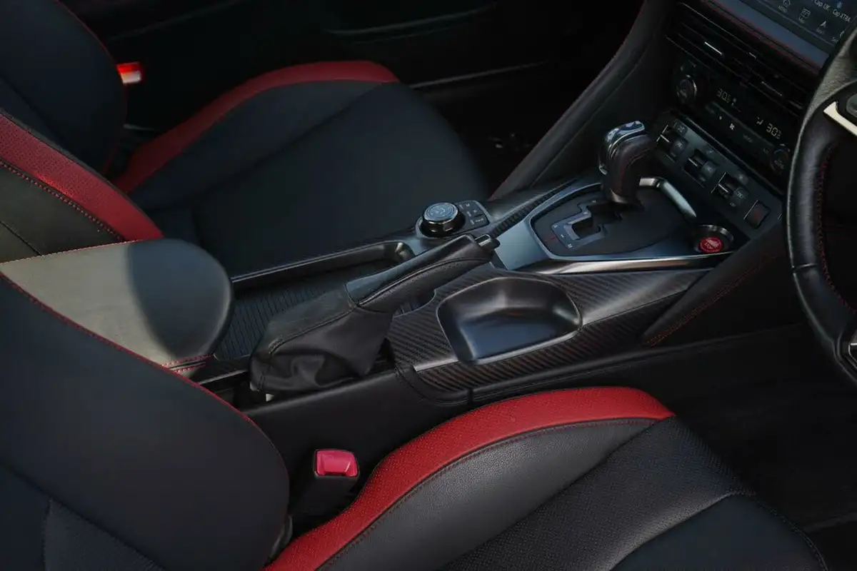 2017-nissan-gt-r-38-recaro-big-14