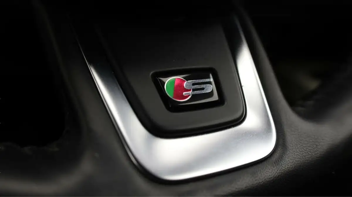 2019-jaguar-xf-30td-sportbrake-5d-big-22