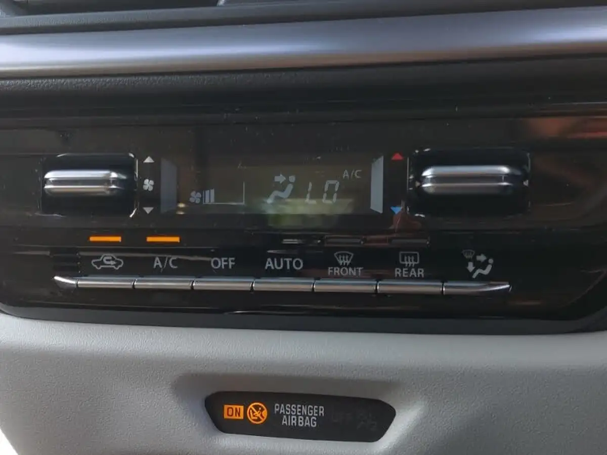 2024-suzuki-swift-12-ultra-cvt-big-10