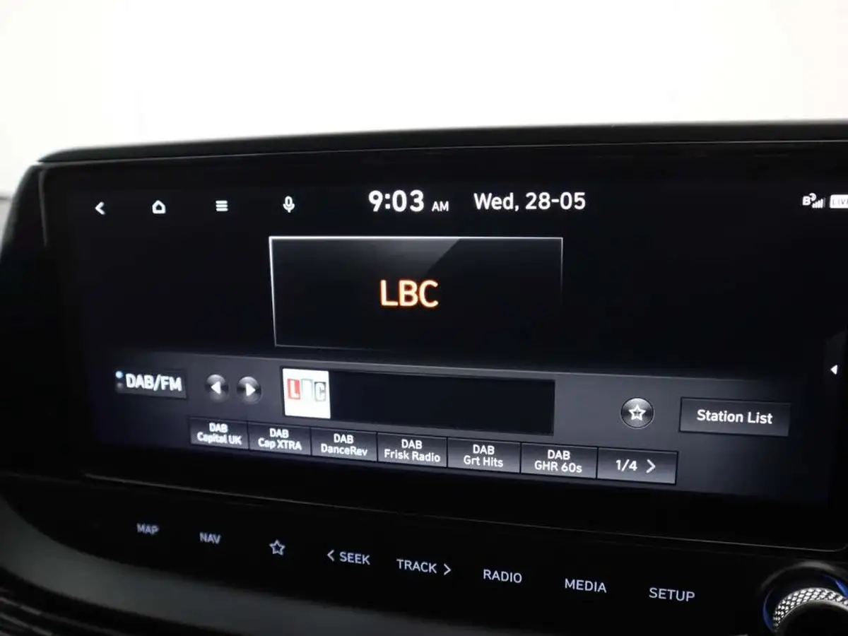 2022-hyundai-i20-10-t-gdi-premium-eclutch-imt-big-11