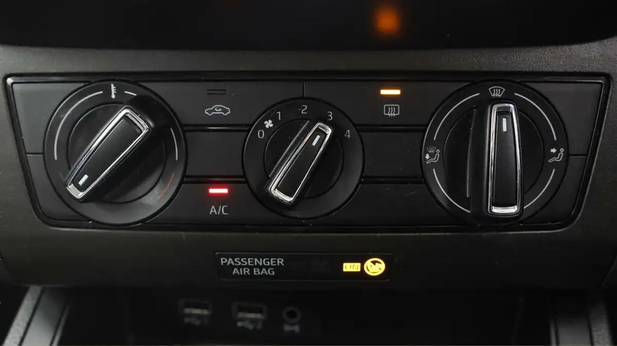 2019-seat-ibiza-10-mpi-se-technology-big-11