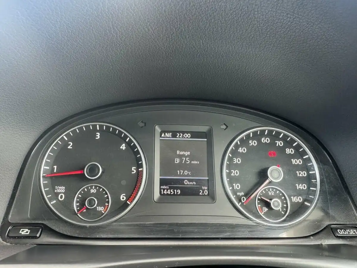 2011-volkswagen-touran-20td-sport-140ps-7st-big-3