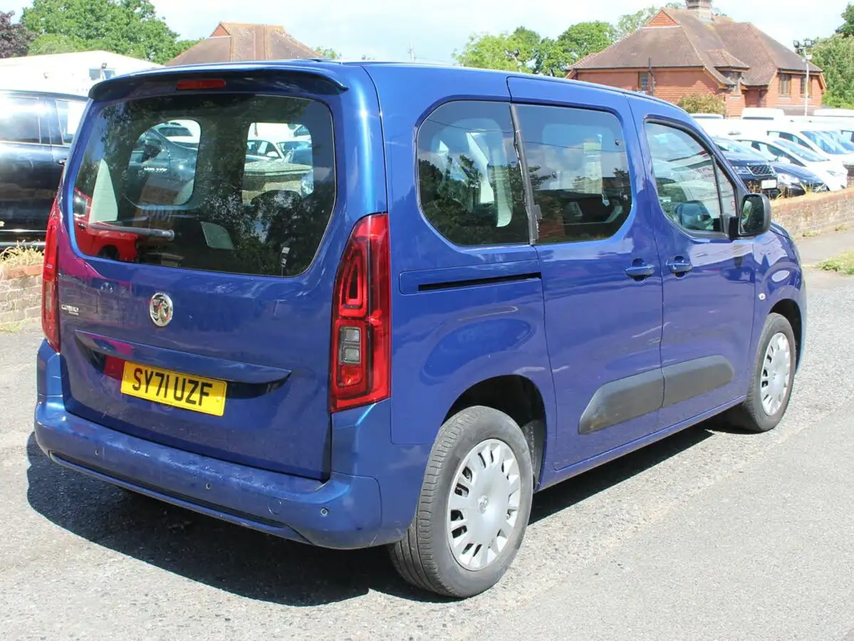 2021-vauxhall-combo-life-12i-edition-big-4