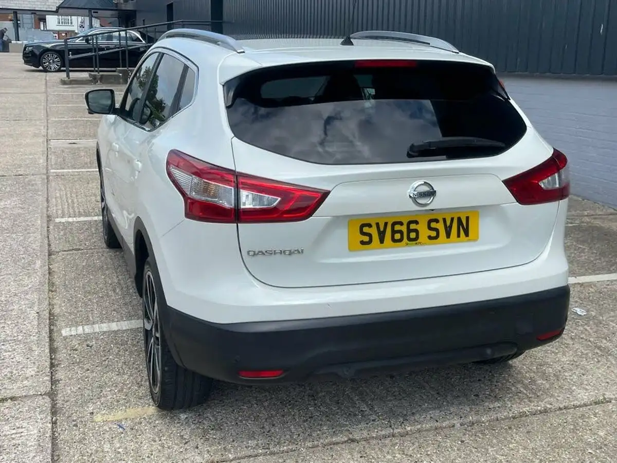 2016-nissan-qashqai-15dci-tekna-big-66