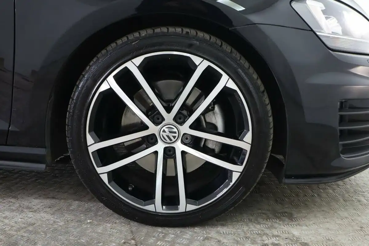 2016-volkswagen-golf-20tdi-gtd-bmt-hatchback-5d-big-11