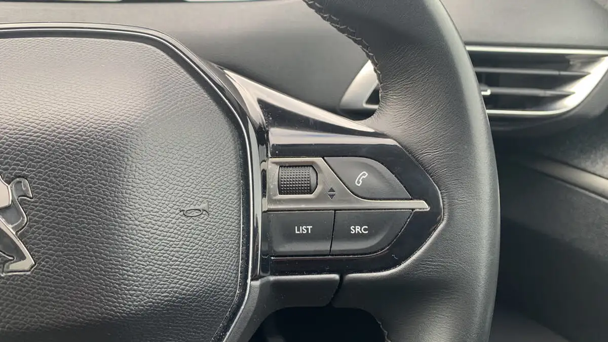 2017-peugeot-3008-suv-12-puretech-allure-big-23