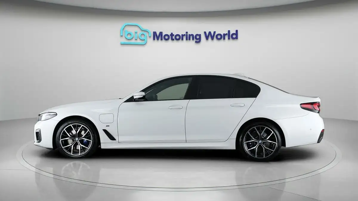 2021-bmw-5-series-20-530e-xdrive-m-sport-saloon-4d-big-4