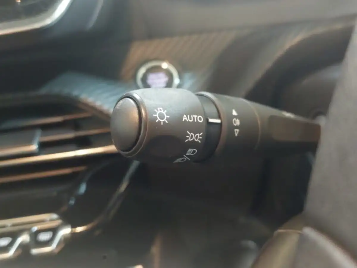 2022-peugeot-208-12-puretech-active-premium-75bhp-big-13