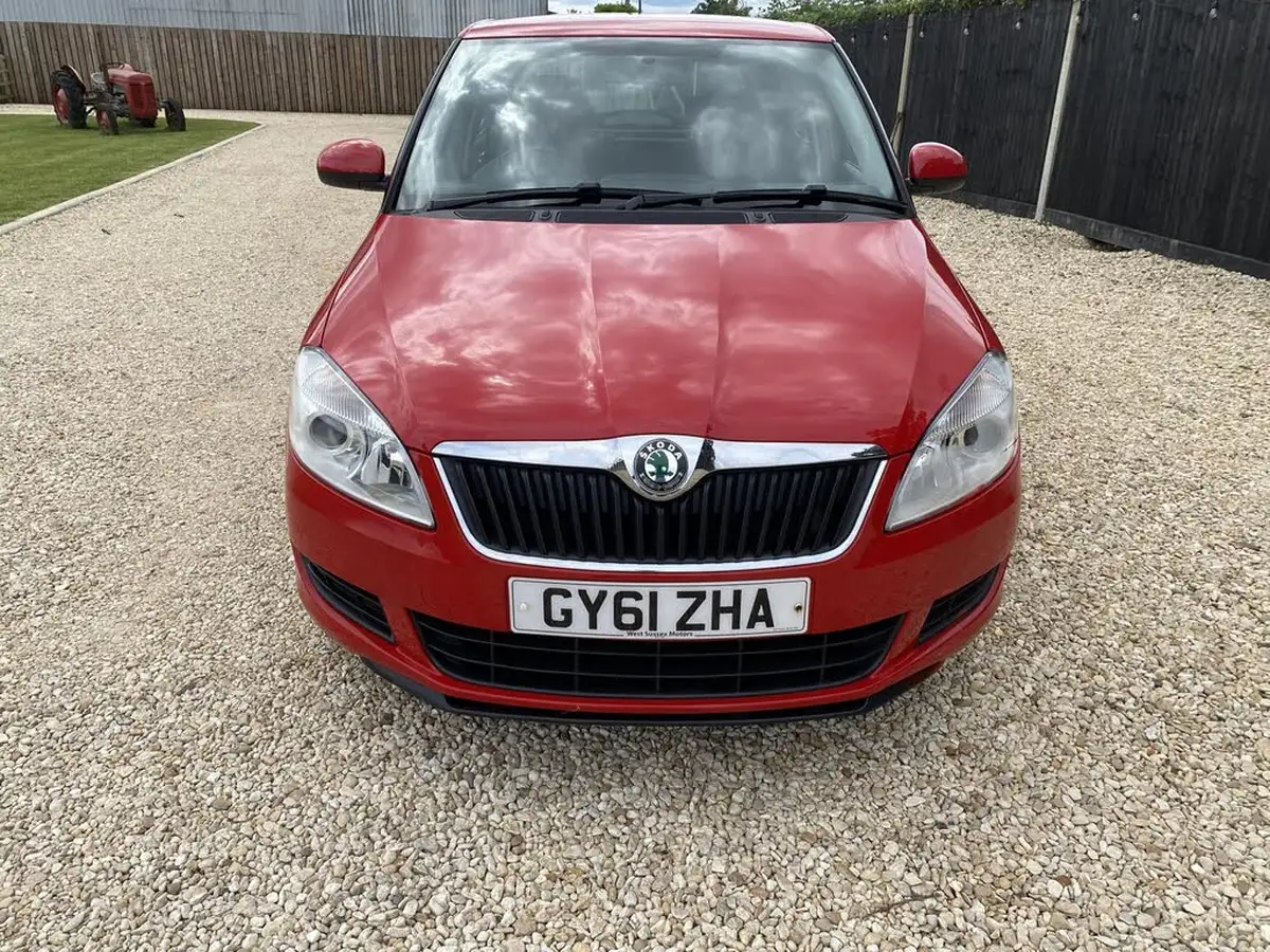 2012-skoda-fabia-14-se-mpi-85bhp-hatchback-big-3