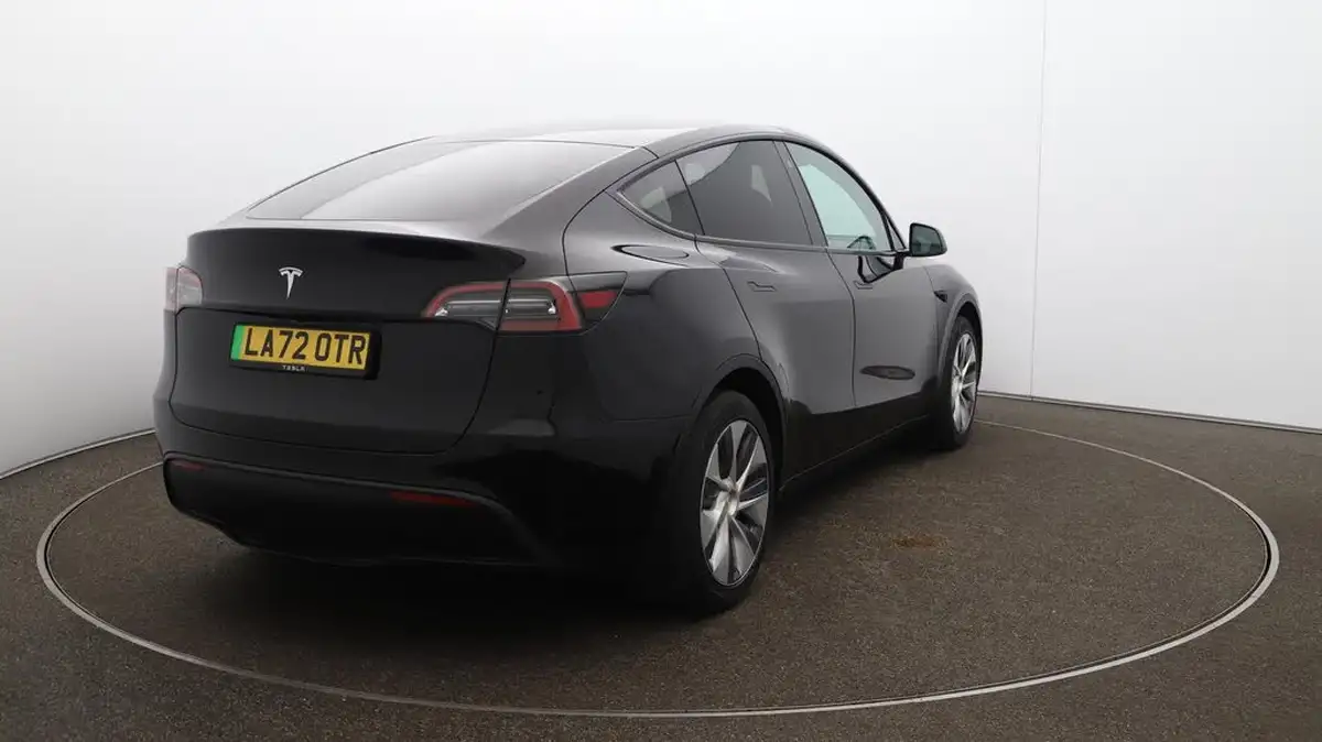 2022-tesla-model-y-e-rwd-big-54