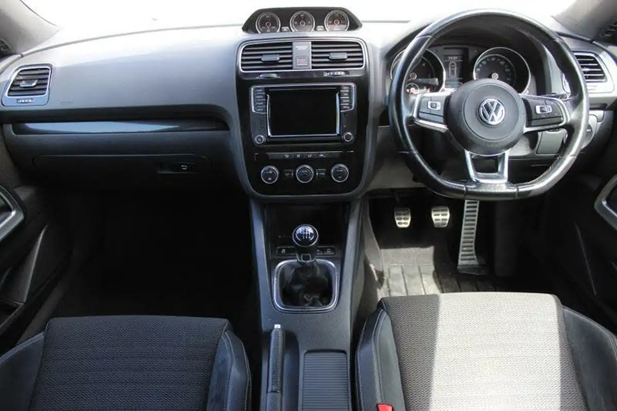 2016-volkswagen-scirocco-20tdi-gt-black-edition-184ps-big-6