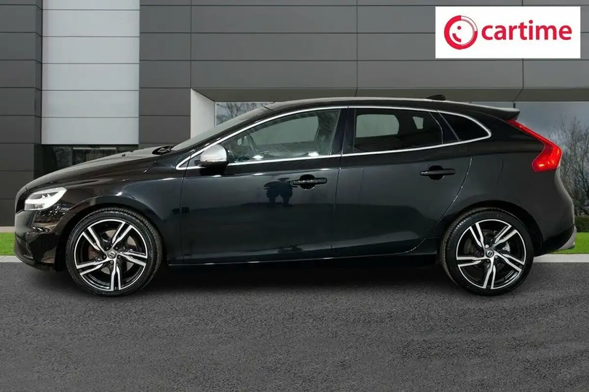 2018-volvo-v40-15-t3-r-design-nav-plus-big-2