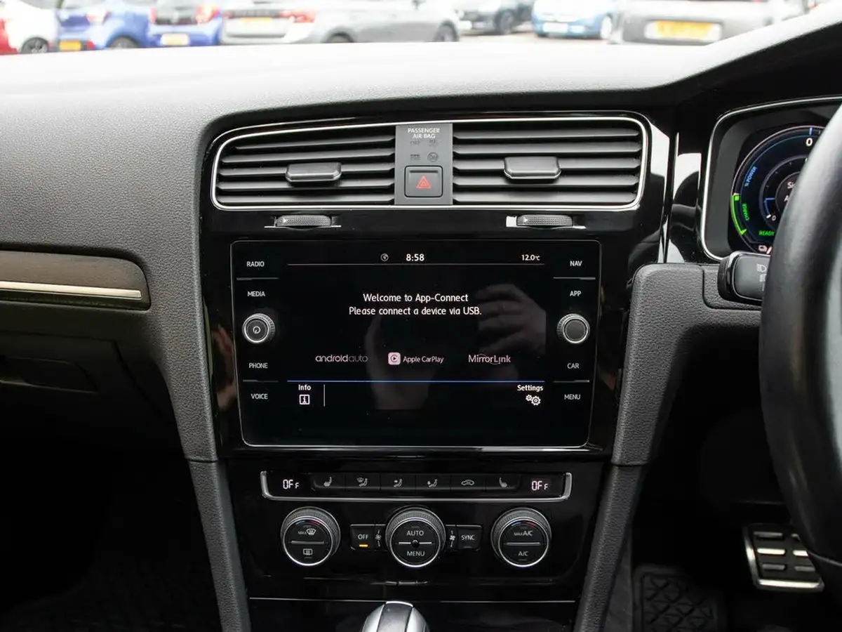 2020-volkswagen-golf-14-tsi-gte-advance-big-24