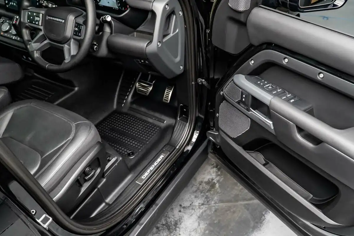 2022-land-rover-110-defender-30-p400-x-big-27