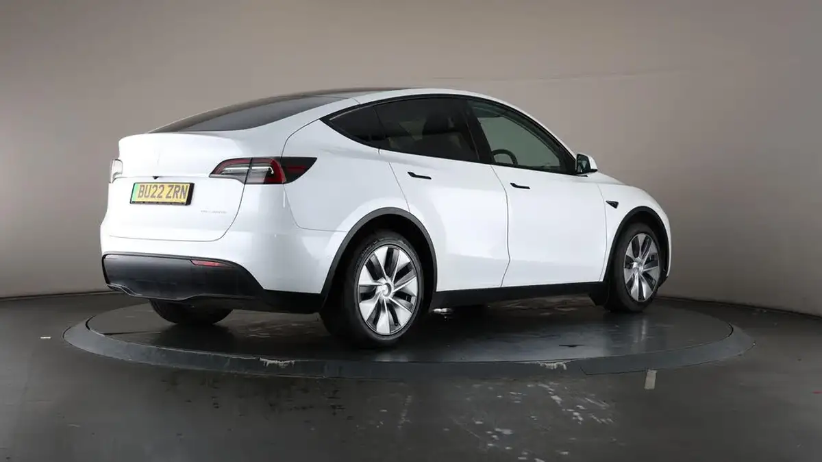 2022-tesla-model-y-e-long-range-big-67