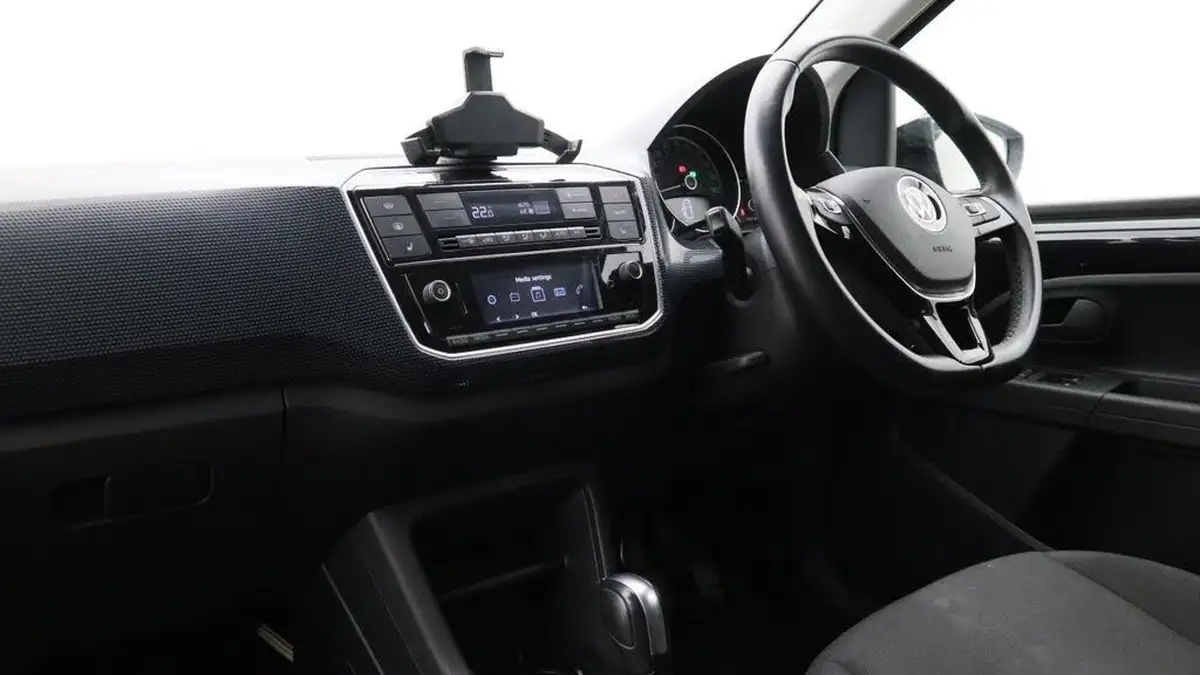 2022-volkswagen-up-e-e-up-big-3