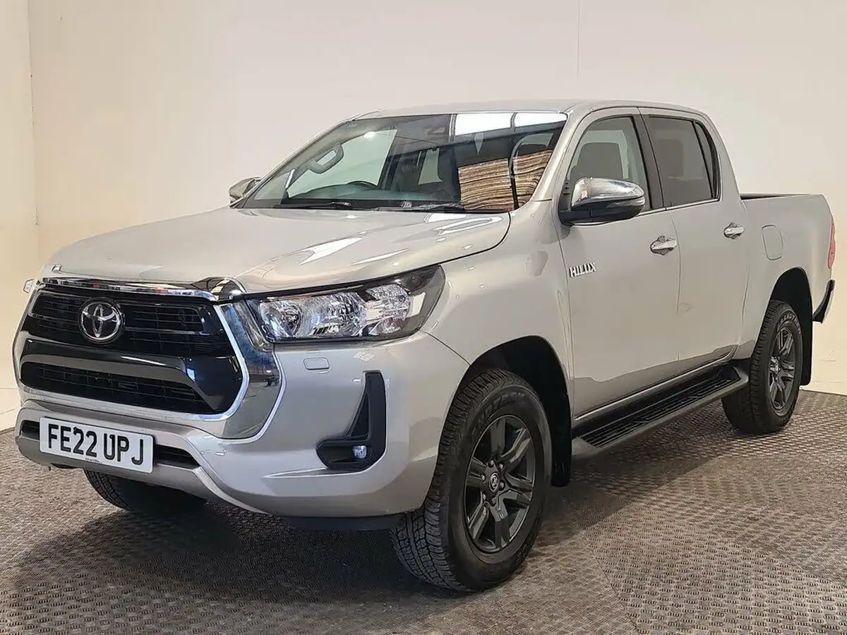 2022-toyota-hi-lux-24d-4d-icon-150hpeu6d-auto-big-10