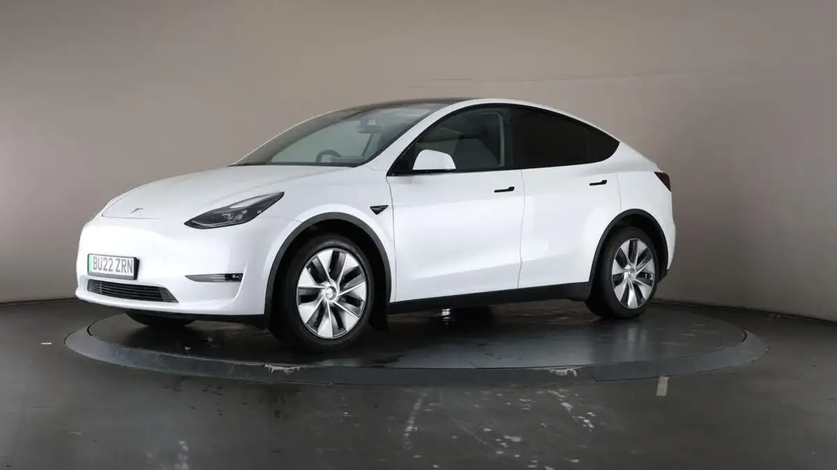 2022-tesla-model-y-e-long-range-big-43