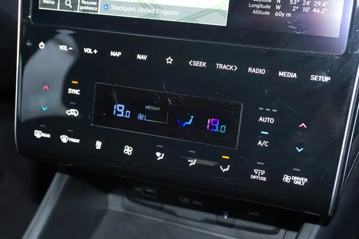 2024-hyundai-tucson-16-t-gdi-premium-265ps-4wd-phev-auto-big-16