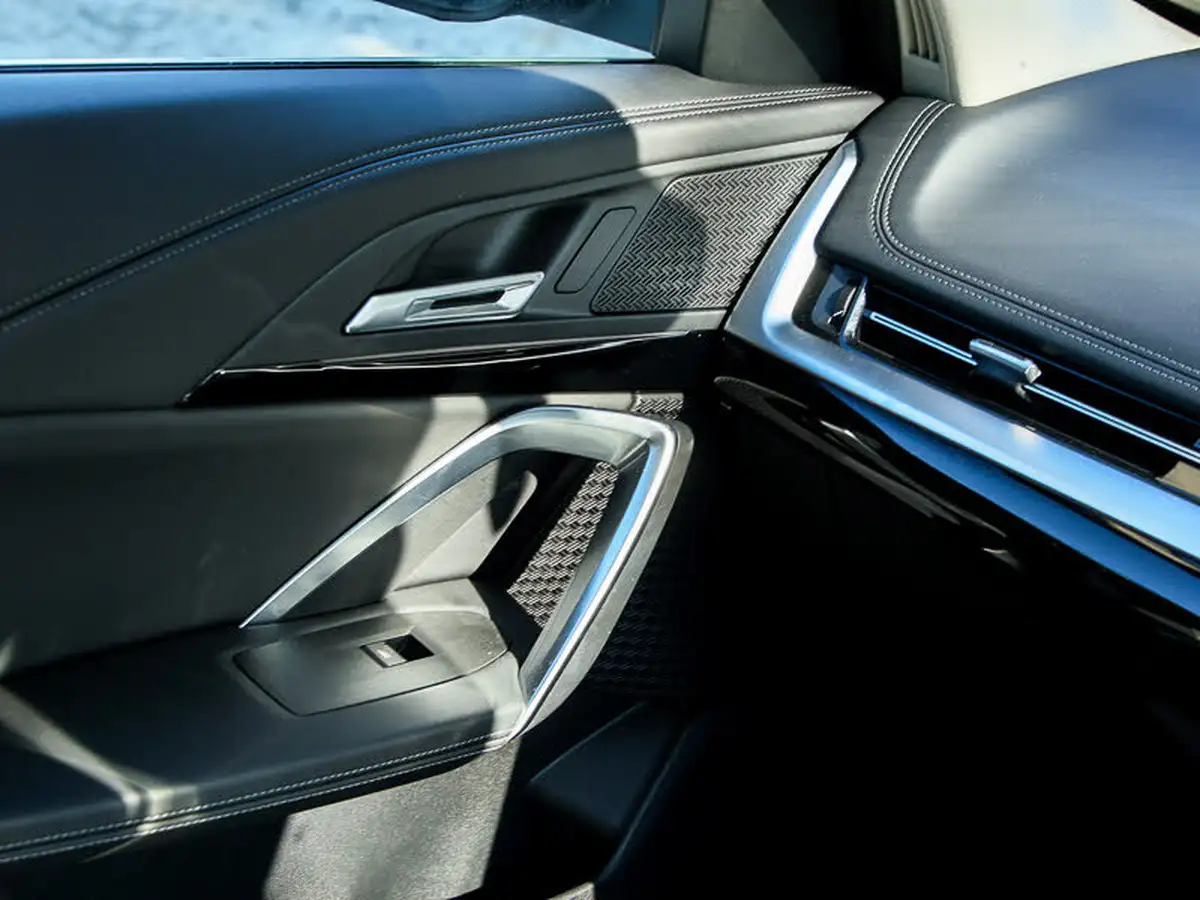 2023-bmw-ix1-e-xdrive30-xline-big-9