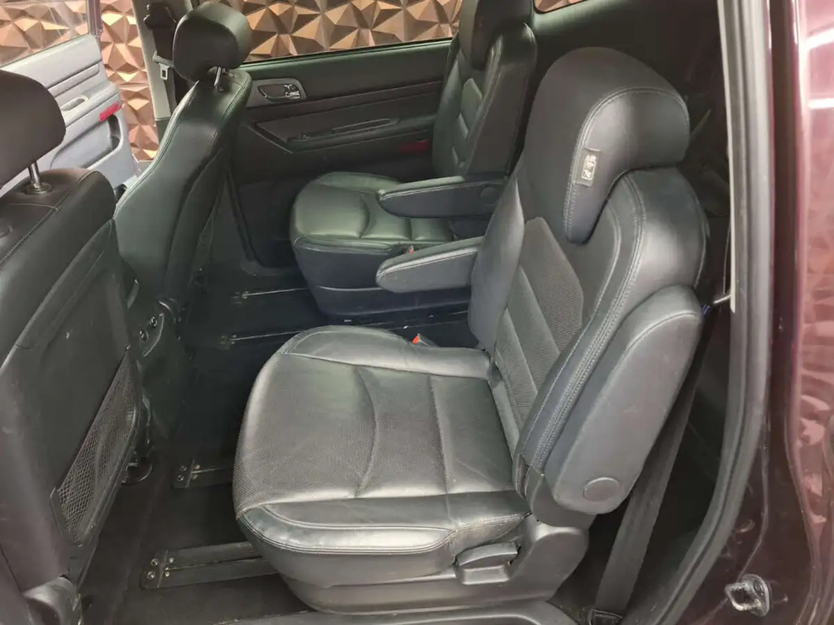 2016-kgm-ssangyong-turismo-22td-ex-big-23