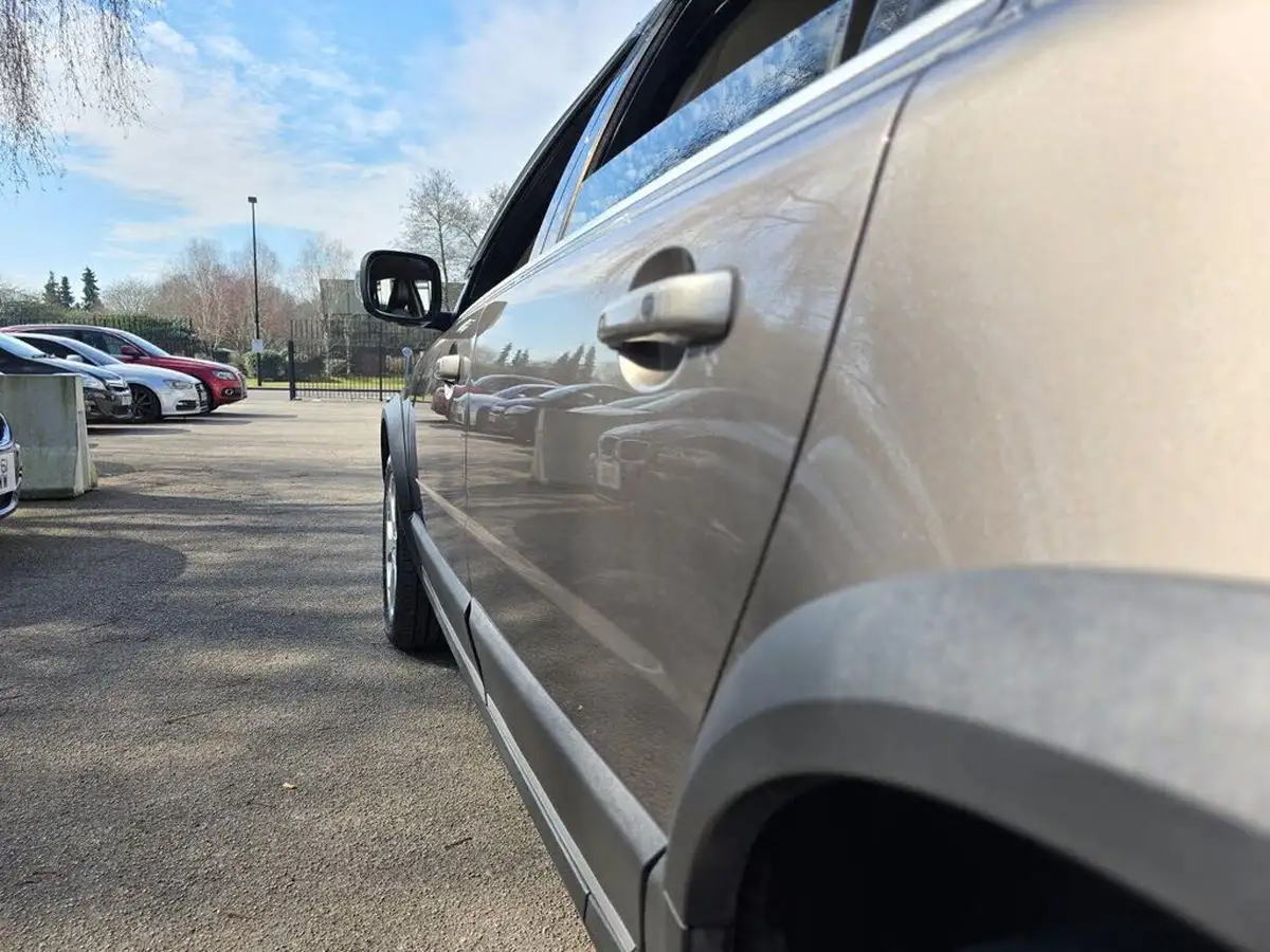 2011-volvo-xc70-30-t6-se-big-49