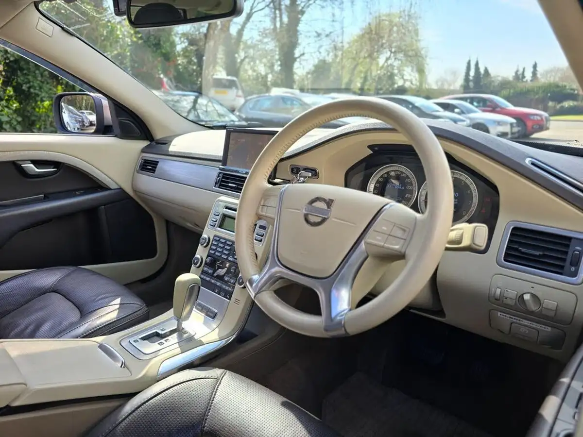 2011-volvo-xc70-30-t6-se-big-25