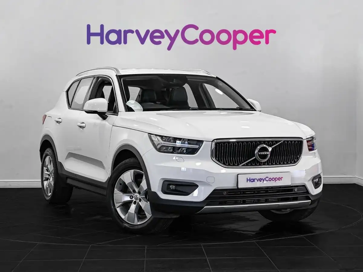 2019-volvo-xc40-20td-d3-momentum-pro-awd-geartronic-big-0