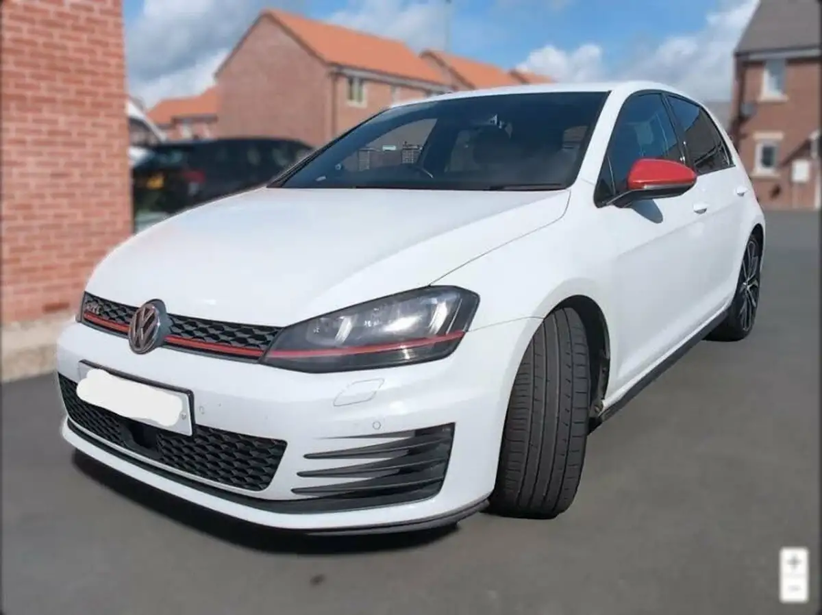 2014-volkswagen-golf-20-gti-230ps-performance-pk-bmtss-hatchback-5d-big-11