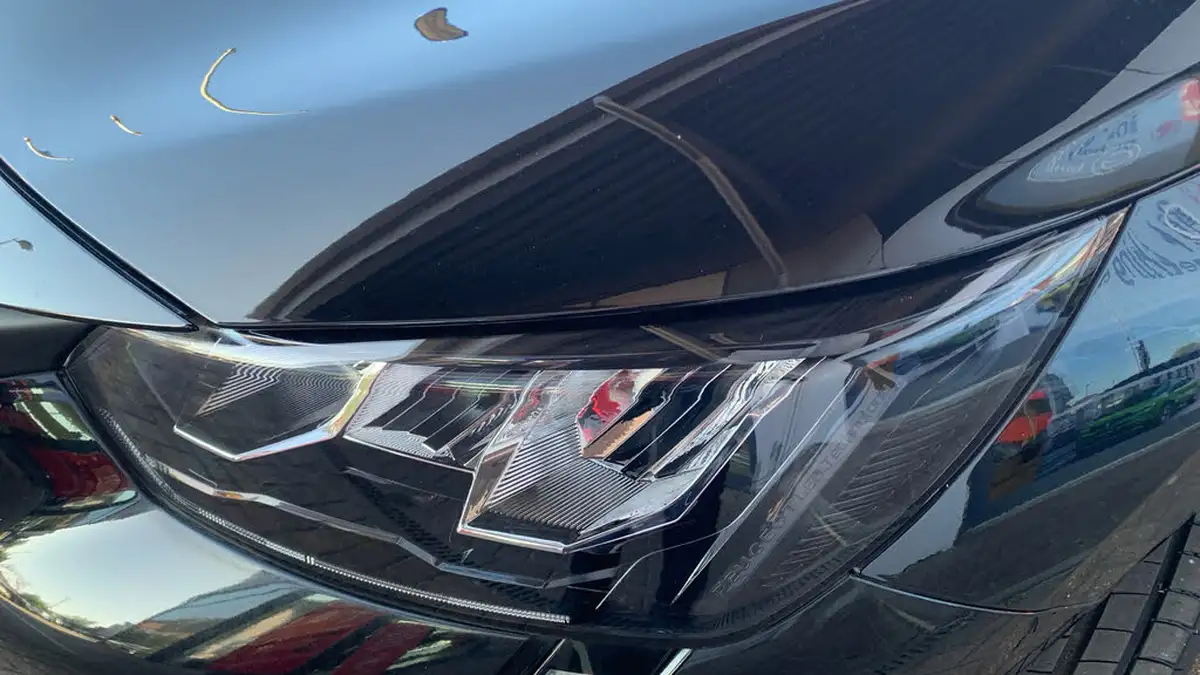 2023-peugeot-208-12-puretech-allure-premium-100ps-eat8-big-50