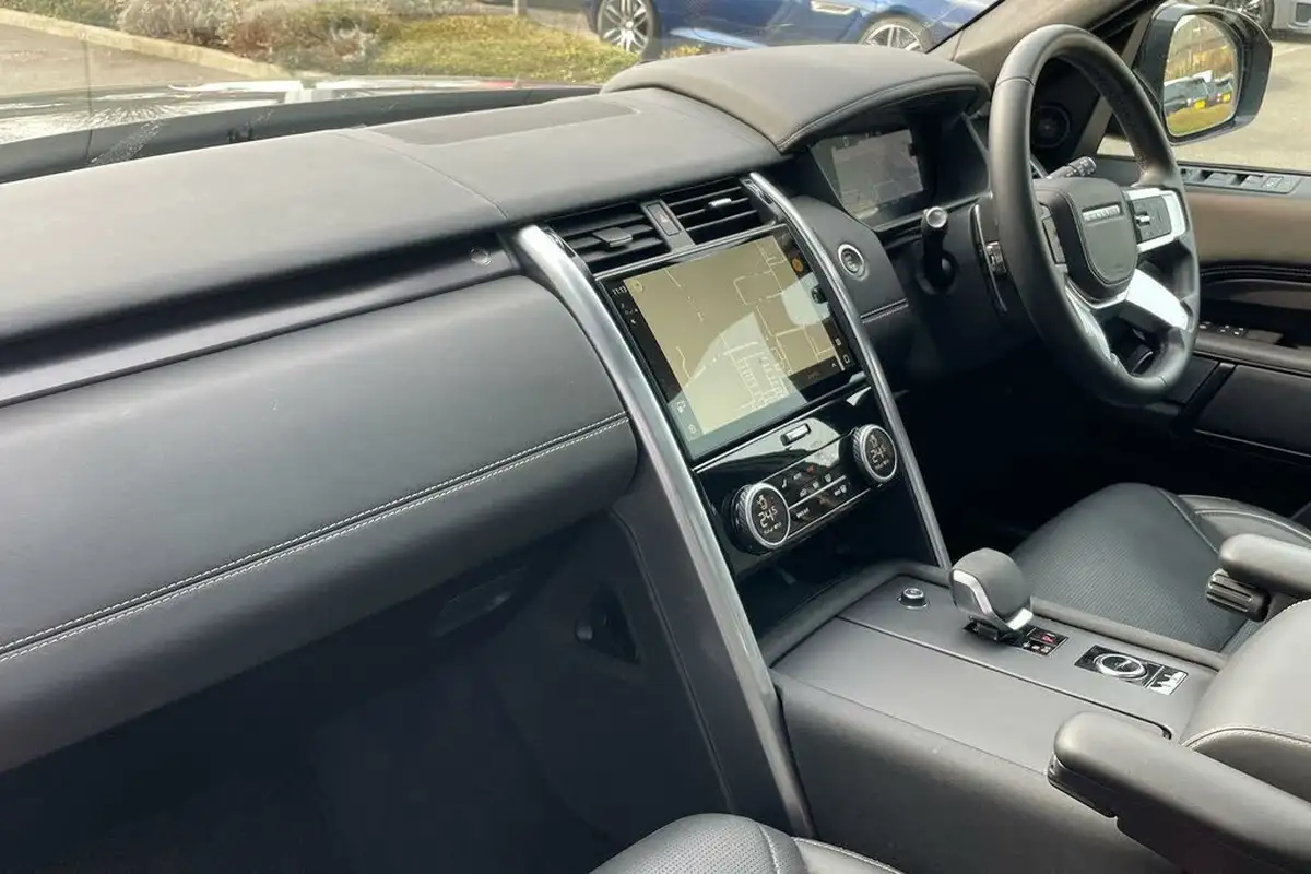 2024-land-rover-discovery-30-d300-metropolitan-edition-big-44
