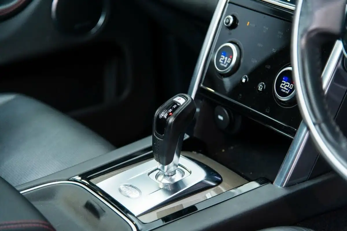 2020-land-rover-discovery-sport-20-d180-r-dynamic-hse-big-32