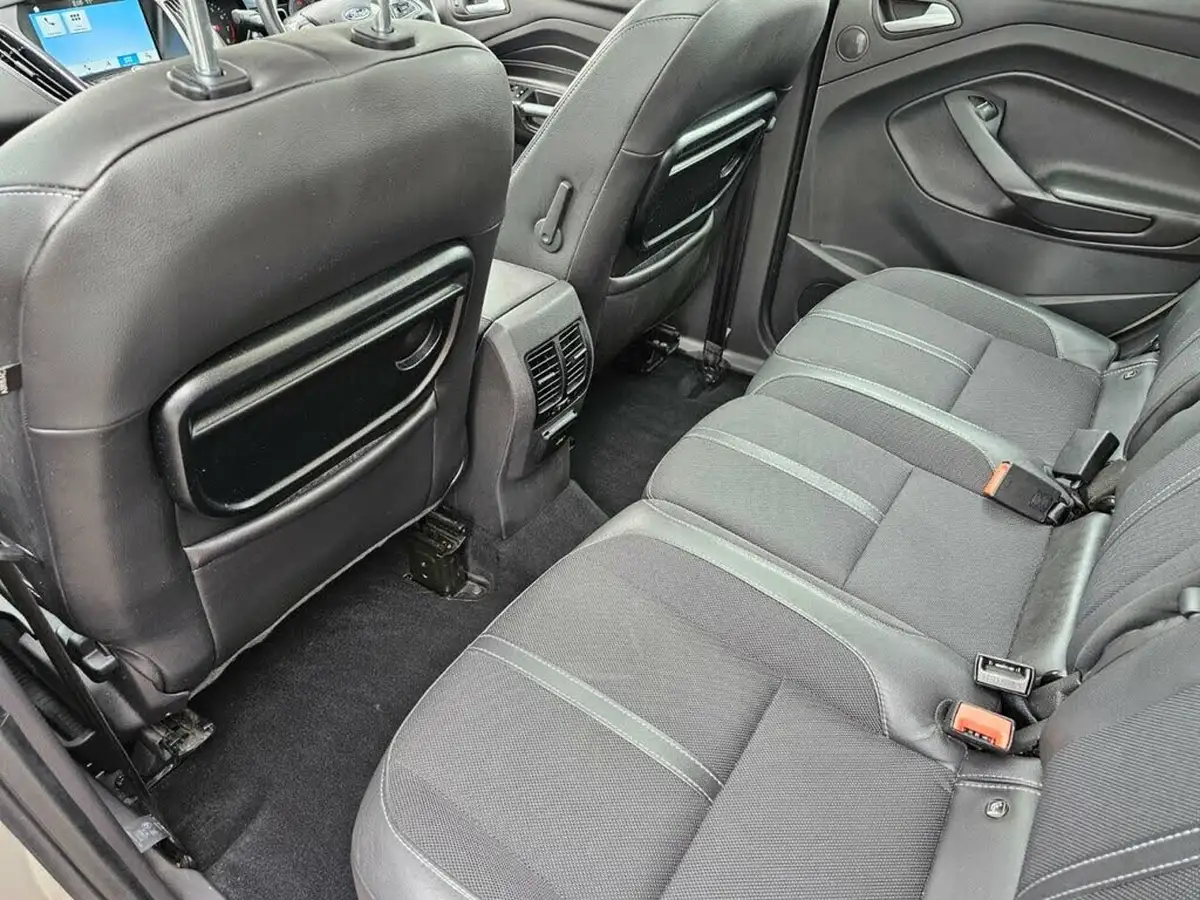 2017-ford-c-max-10t-titanium-x-big-26