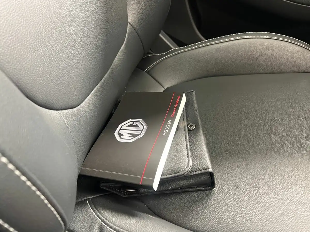 2021-mg-zs-suv-e-exclusive-ev-big-42