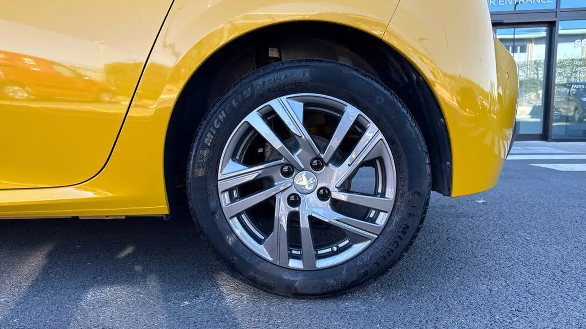 2022-peugeot-208-12-puretech-active-premium-75bhp-big-15
