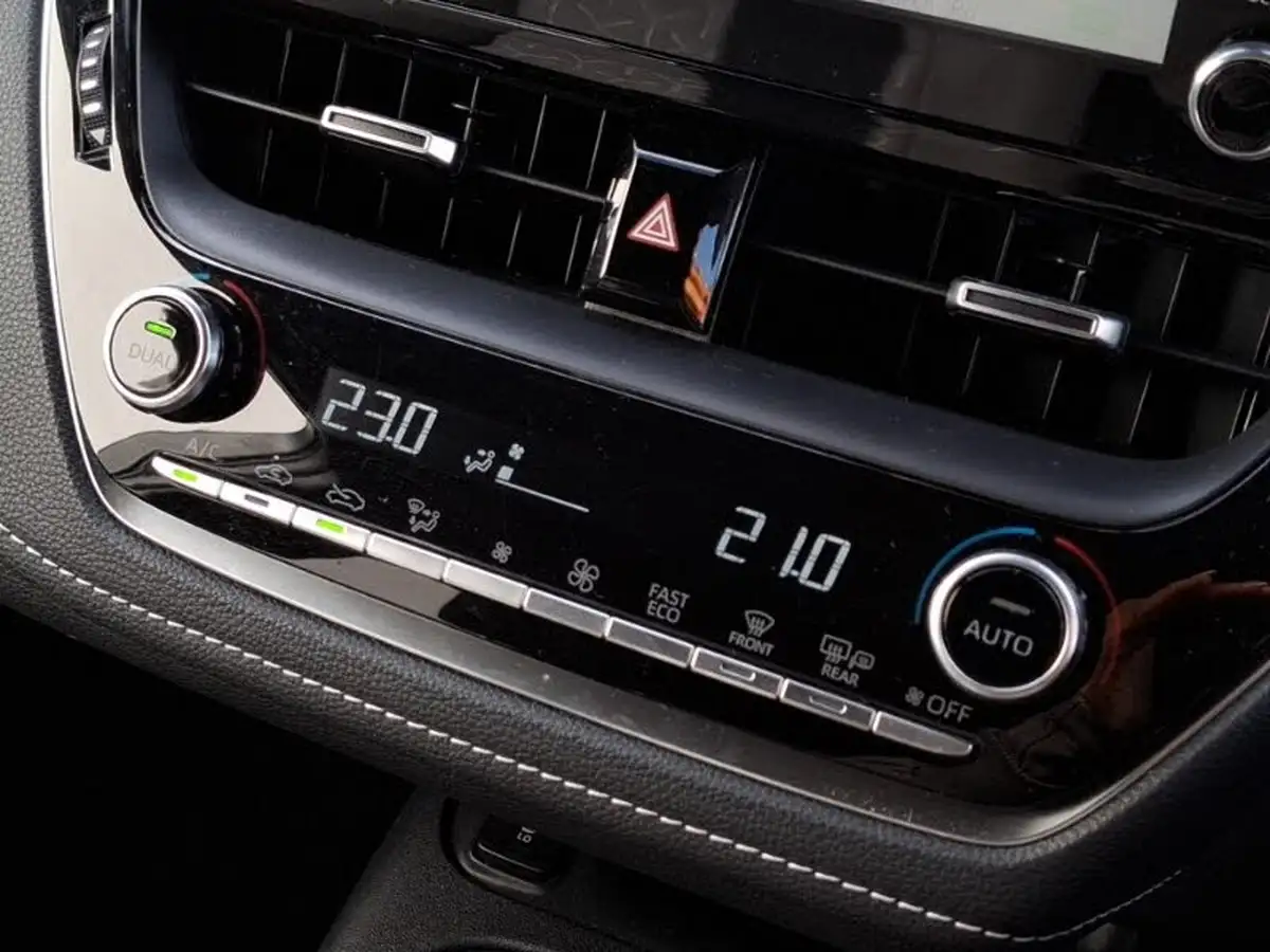 2020-toyota-corolla-18-vvt-i-design-spare-wheel-hatchback-5d-big-12