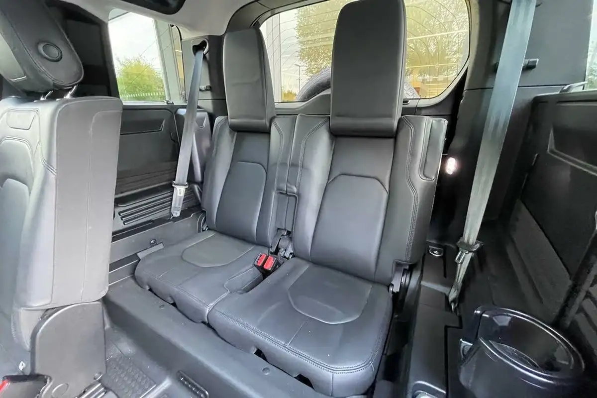 2022-land-rover-110-defender-30-d300-hse-big-41