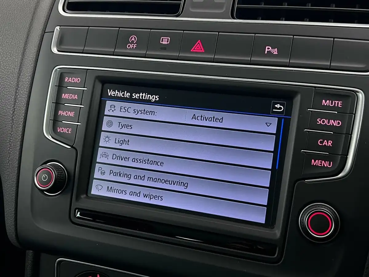 2016-volkswagen-polo-big-27