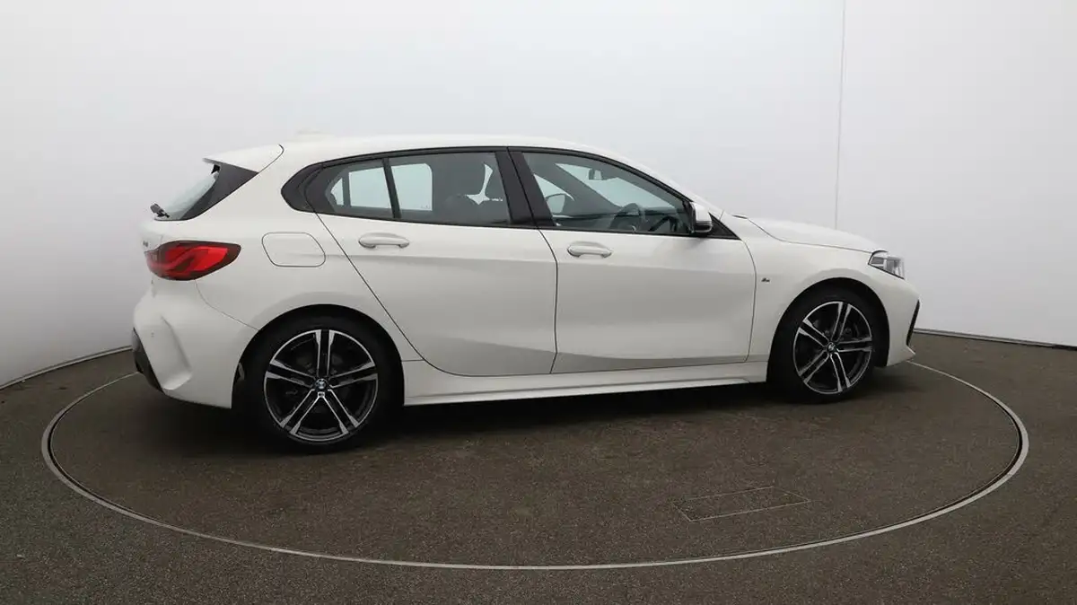2022-bmw-1-series-15-118i-m-sport-lcp-dct-big-51