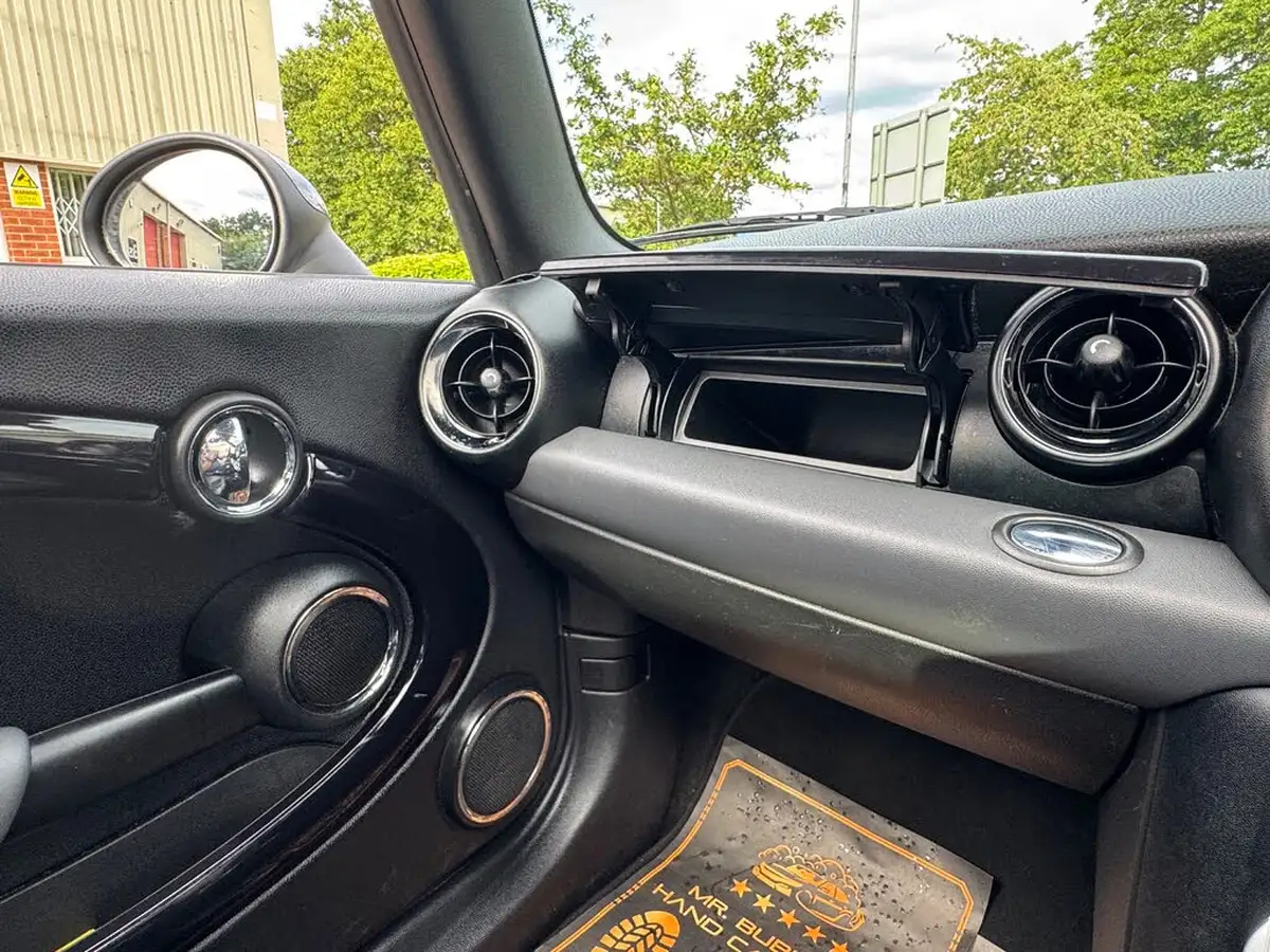 2010-mini-clubman-16-cooper-graphite-big-24